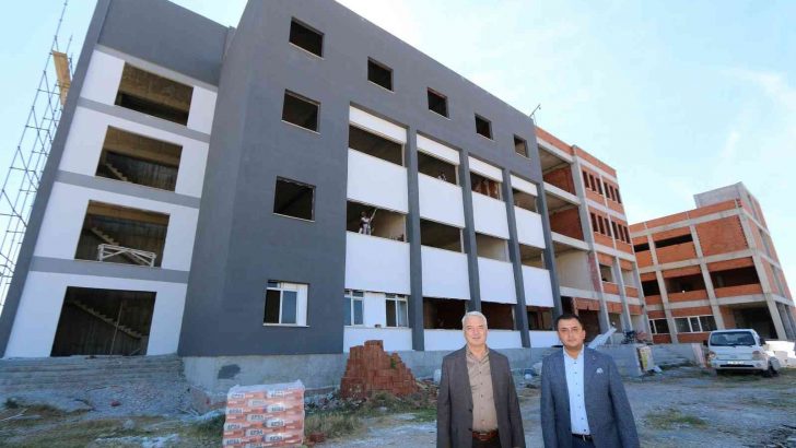 Saruhanlı’da yüksekokul binasının yapımı hızla ilerliyor