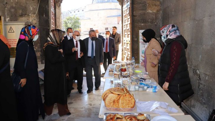 Sivas’ta Kur’an kursu öğreticileri hayır panayırı açtı