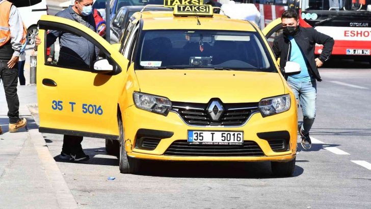 Sivil zabıta ekipleri yolcu gibi bindikleri taksileri denetledi