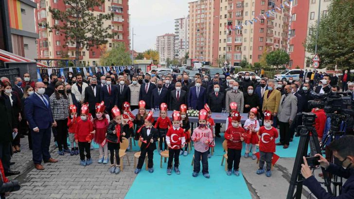 Talas’tan Cumhuriyet’e 3 okul armağan