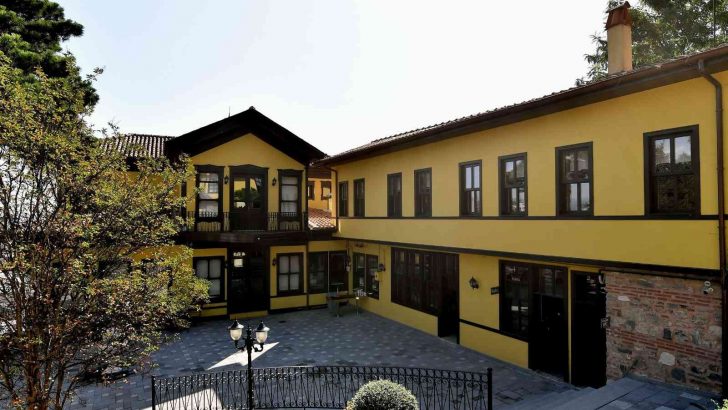 Tarihi Sümbüllü Bahçe yeniden kapılarını açtı