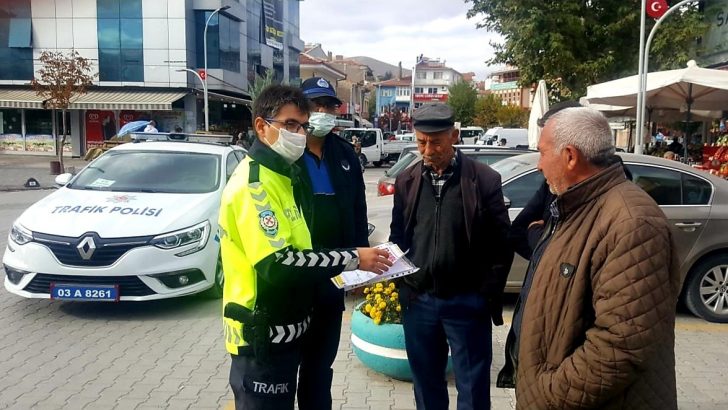 Ticari taksi şoförleri güvenli seyahat için broşürlerle bilgilendirildi