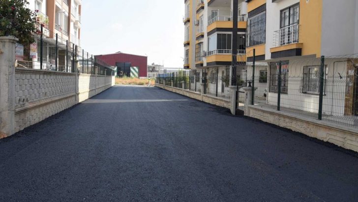Toroslar’da yol yenileme çalışmaları sürüyor