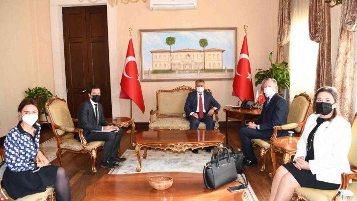 Turizm kenti Antalya’ya hafta sonu 77 bin turist giriş yapıyor