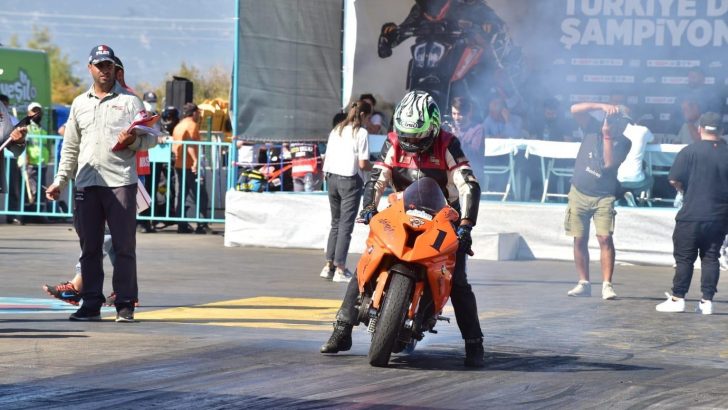 Türkiye Drag Şampiyonları ödüllendirildi