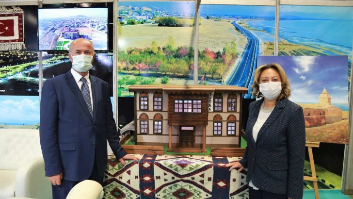 Tuşba Belediyesinin standına büyük ilgi