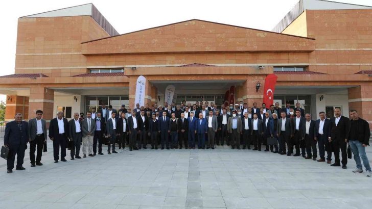 Vali Bilmez, Çaldıran muhtarlarıyla bir araya geldi