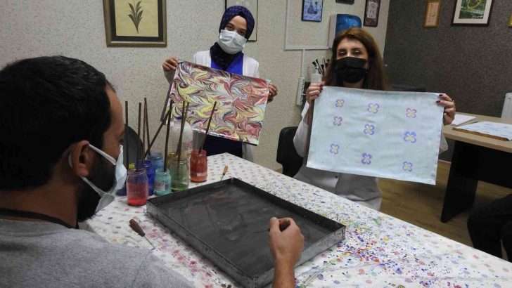 Yatarak tedavi gören hastalara sanat dallarıyla rehabilitasyon