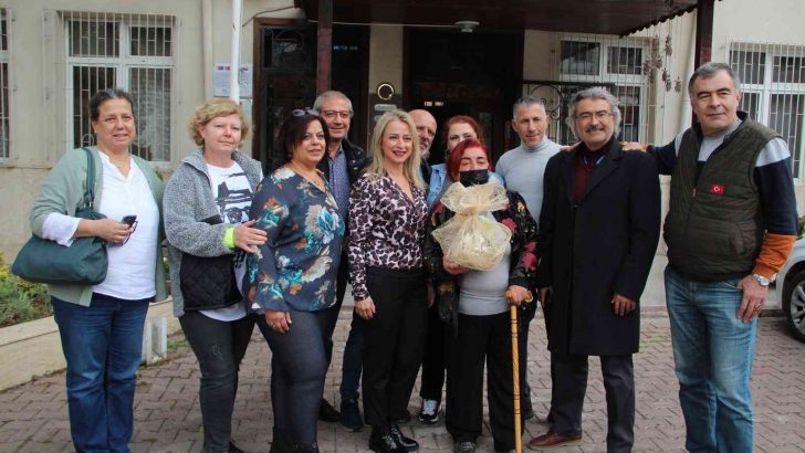 45 yıl sonra öğretmenleriyle bir araya geldiler