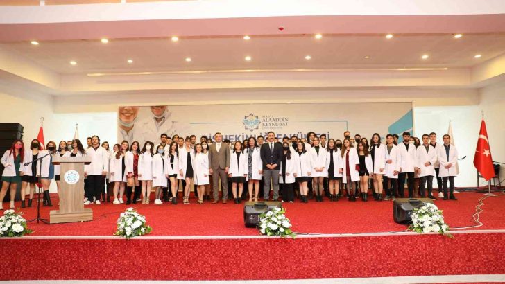 ALKÜ’lü hekim adayları, beyaz önlüklerini giydi