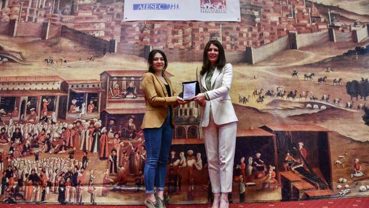 Ankara Kent Konseyi Gençlik Meclisi üyeleri kadın liderlerle bir araya geldi