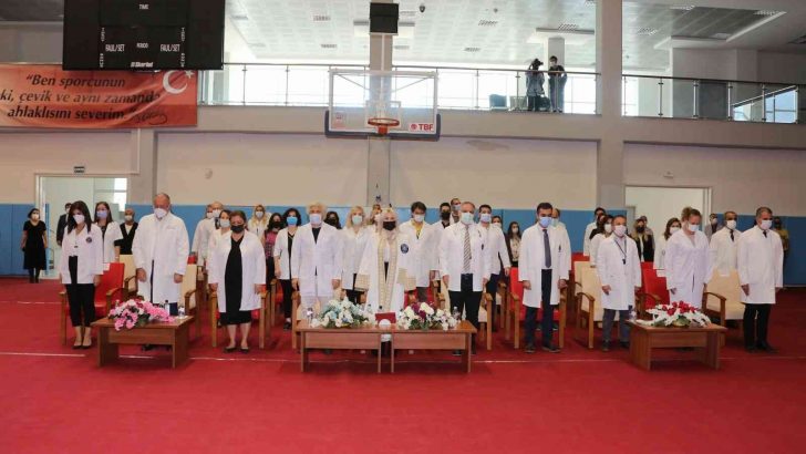 AÜ Tıp Fakültesi öğrencileri beyaz önlüklerini törenle giydi