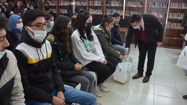 Bağlar belediyesinden üniversite adaylarına ücretsiz eğitim seti