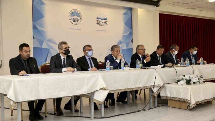 Başkan Büyükkılıç’tan Yeşilhisar’da muhtarlarla yatırım değerlendirme toplantısı