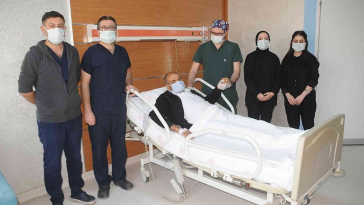 Cizre’de bağırsakları dönen adam geçirdiği iki ameliyatla sağlığına kavuştu