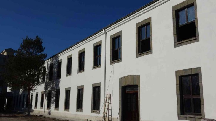 Cumhuriyet’in ilk yıllarından kalan lise, halk kütüphanesine dönüştürüldü