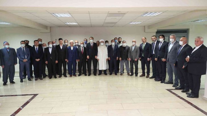 Diyanet İşleri Başkanı Erbaş, “Ülkemizi bölmek isteyen dahili ve harici hainlere fırsat vermeyeceğiz”