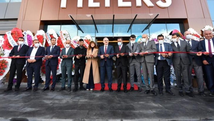 Diyarbakır Valisi Karaloğlu, tekstil fabrikasının açılışını yaptı