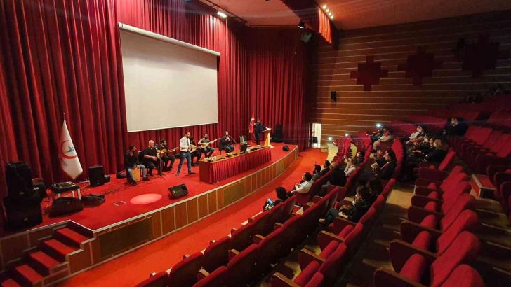 Diyarbakır’da hastane çalışanlarına müzikli moral