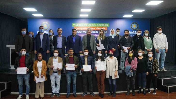 Diyarbakır’da hijyen ve temizlik kursunu tamamlayanlar sertifikalarını aldı