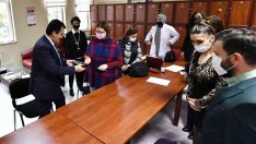 Dündar’dan öğretmenlere anlamlı hediye