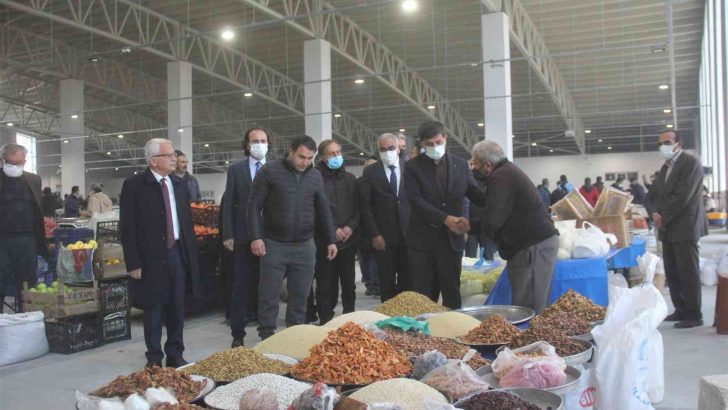 Erzincan’da, kış öncesi kapalı halk pazarı hizmete girdi