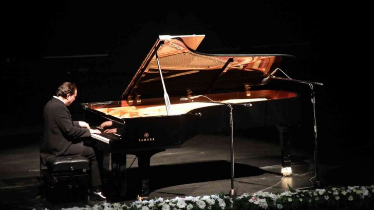 Fazıl Say’dan Mezitli Kültür Merkezine övgü