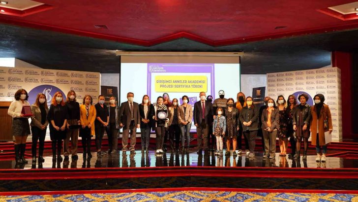 Girişimci Anneler Akademisi’nden mezun olan anneler sertifikalarına kavuştu