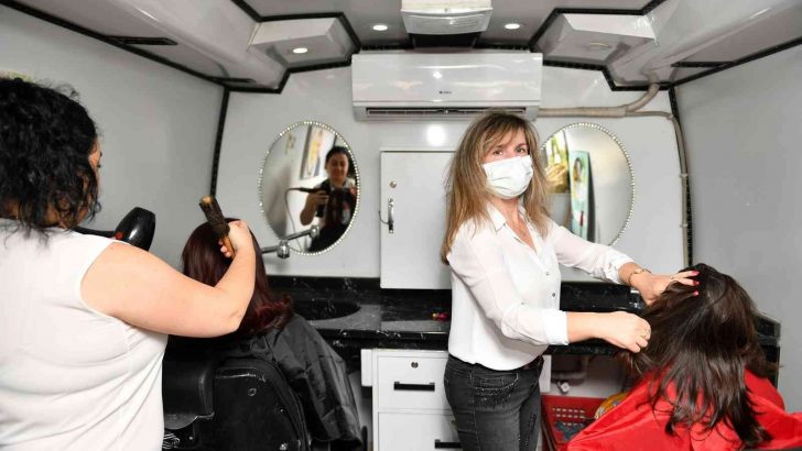 Gönüllü kuaförlerden saç kesim ve tasarım etkinliği