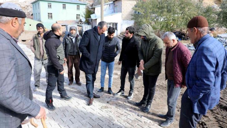 Gürpınar’da parke taşı çalışmaları sürüyor