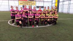 Halı saha hiç bu kadar renkli olmamıştı: Erkekleri kıskandılar halı saha maçına çıktılar