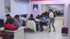 Hisarcık İlçe Halk Kütüphanesi öğrencilere 14 saat hizmet veriyor