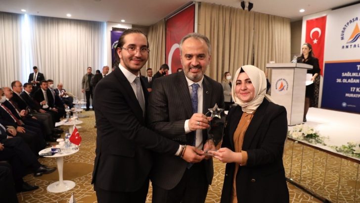 İnegöl Belediyesi ödülünü Antalya’da aldı