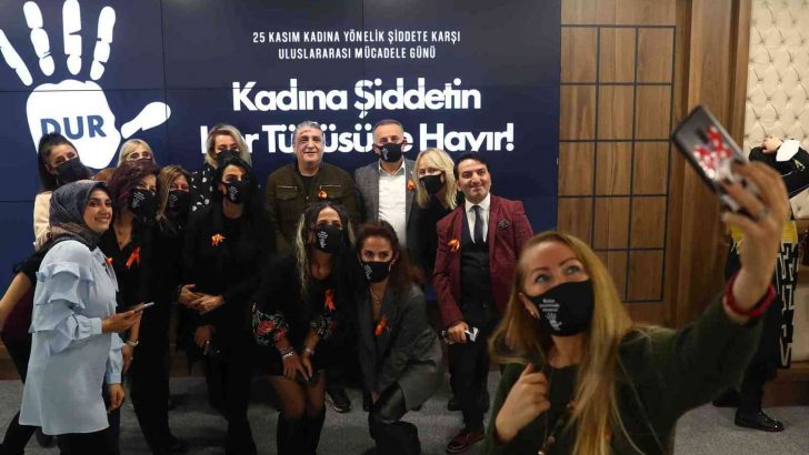 Kadın radyocular kadına şiddeti makyajla anlattılar