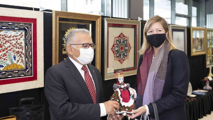 KAYMEK’in Sanat Sergisi’ne yoğun ilgi