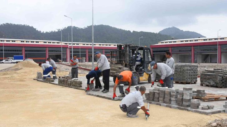 Kemer Yeni Sanayi Sitesi’nde yağmur suyu çalışması