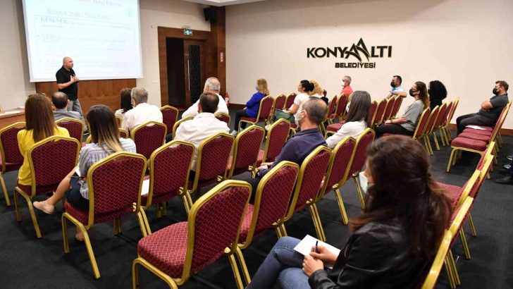 Konyaaltı’nda personele 1 ayda 4 eğitim
