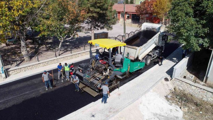 Meram Belediyesi asfalt çalışmalarını sürdürüyor