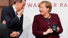 Merkel’e Walther Rathenau Ödülü verildi