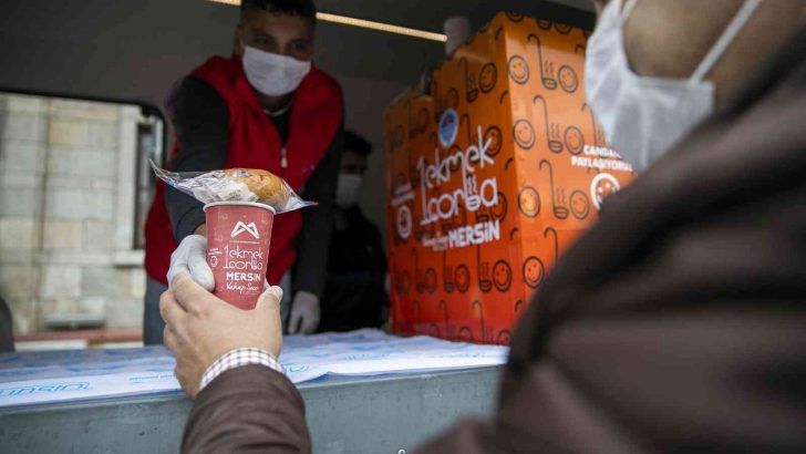 Mersin’de “1 Ekmek 1 Çorba” hizmeti yeniden başladı