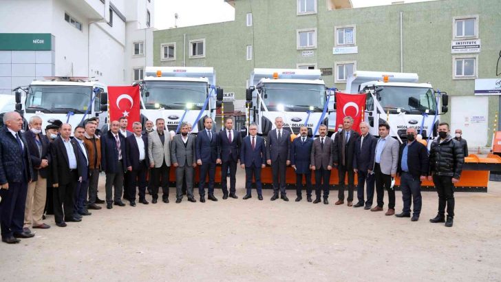 Niğde Belediyesi, yeni aldığı 14 aracı hizmete sundu