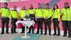 Polislerinden emekli olan mesai arkadaşlarına sürpriz