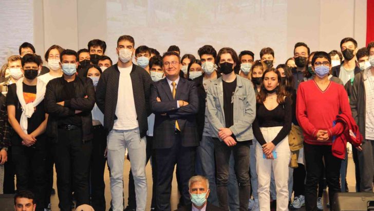 Radikal Eğitim Kurumlarından öğrenciler için İYTE Kampüsünde konferans