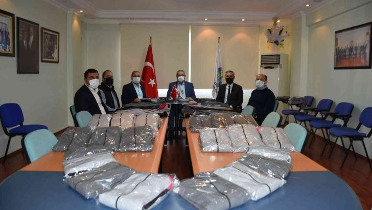 Salihli’de 650 öğrenciye eşofman yardımı