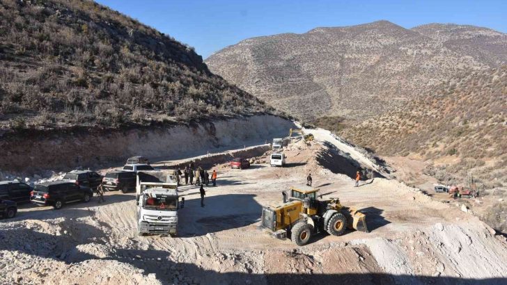 Siirt Valisi Hacıbektaşoğlu, ulaşım ve altyapı çalışmalarını denetledi