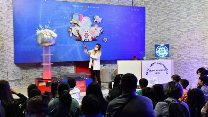 Türkiye’nin ilk bilim merkezi Feza Gürsey Bilim Merkezi, Başkentli miniklerin bilim durağı oldu