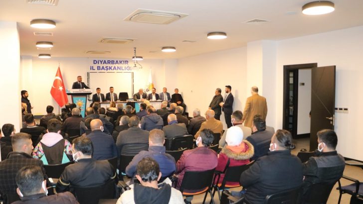 AK Parti’ye Diyarbakır’da katılımlar sürüyor