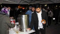 Amasya Üniversitesinde gece ders çalışan öğrencilere ücretsiz çay, simit ve çorba ikramı