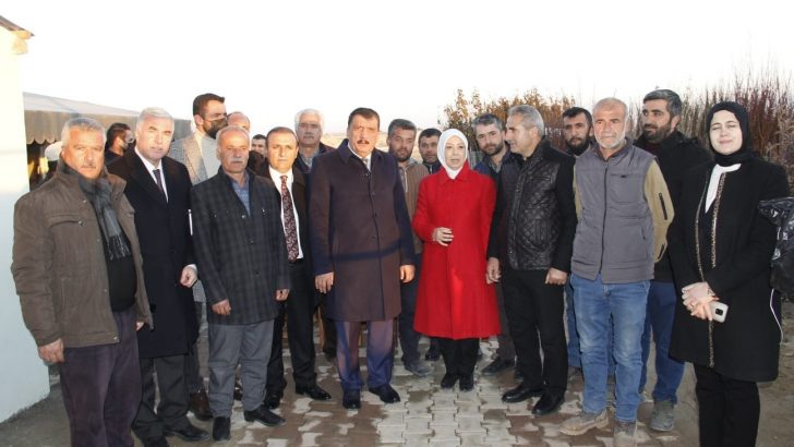 Başkan Gürkan ile AK Partililer, fidancılar esnaflarını ziyaret etti