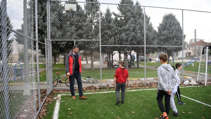 Başkan Kocaman, çocuklarla birlikte futbol oynadı